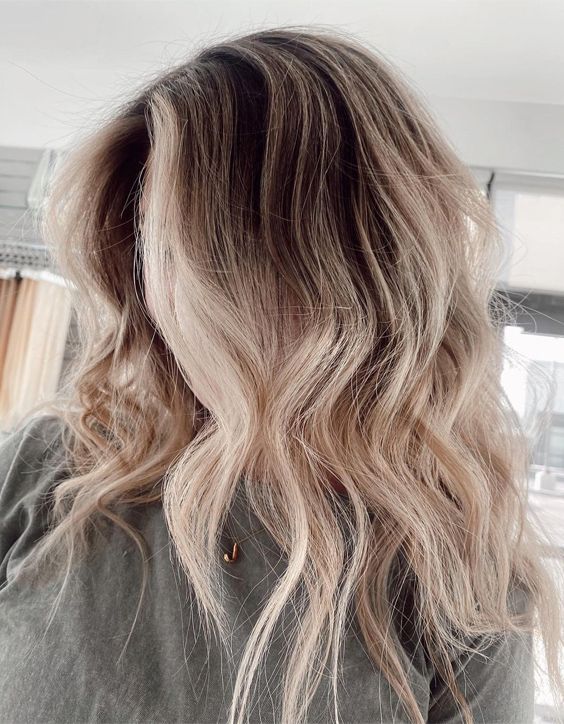 Good Looking Balayage Highlights & Hair Color Style